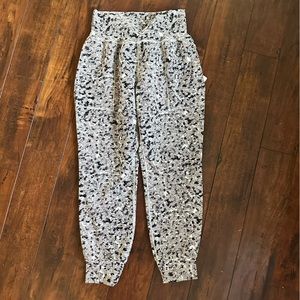athleta salutation textured jogger small